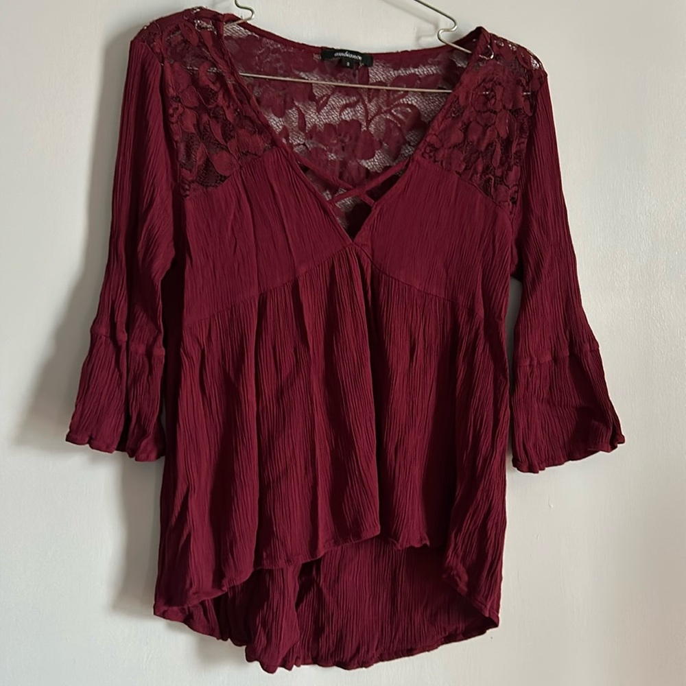 Quarter sleeve top with lace and ruffle